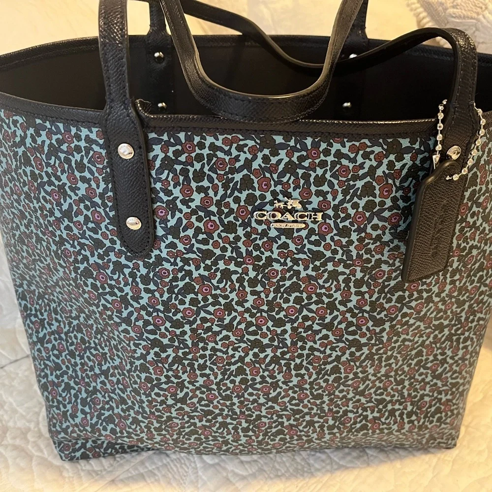 Coach EUC Reversible Navy & flower Tote with Structured Design and Gold Accents - Picture 14 of 14